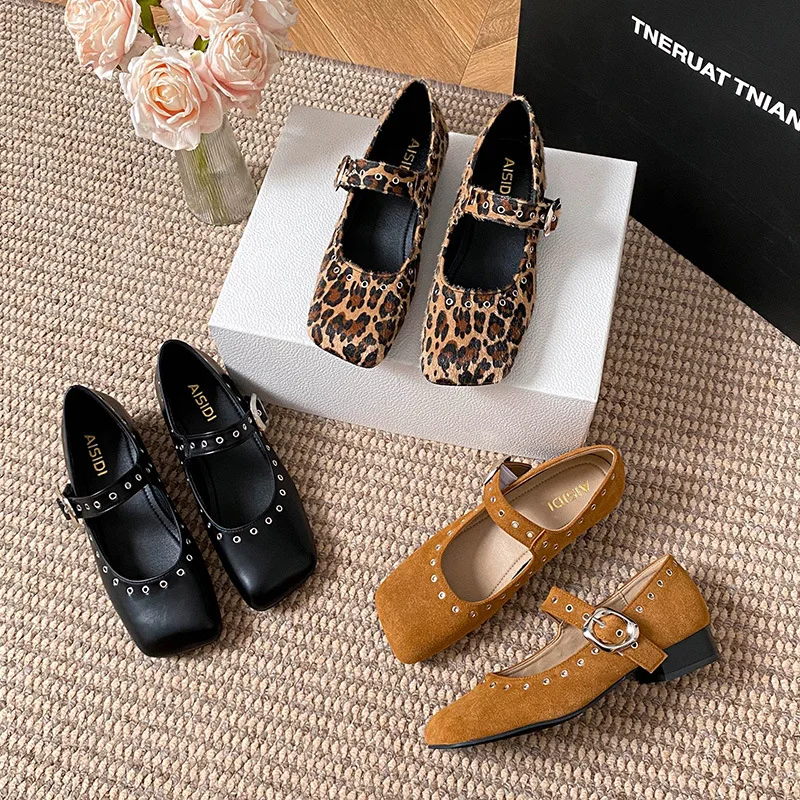 Retro Perçin Düşük Topuk Mary  - Women'S Fashion Brand Shoes incelemesi ve fiyatı