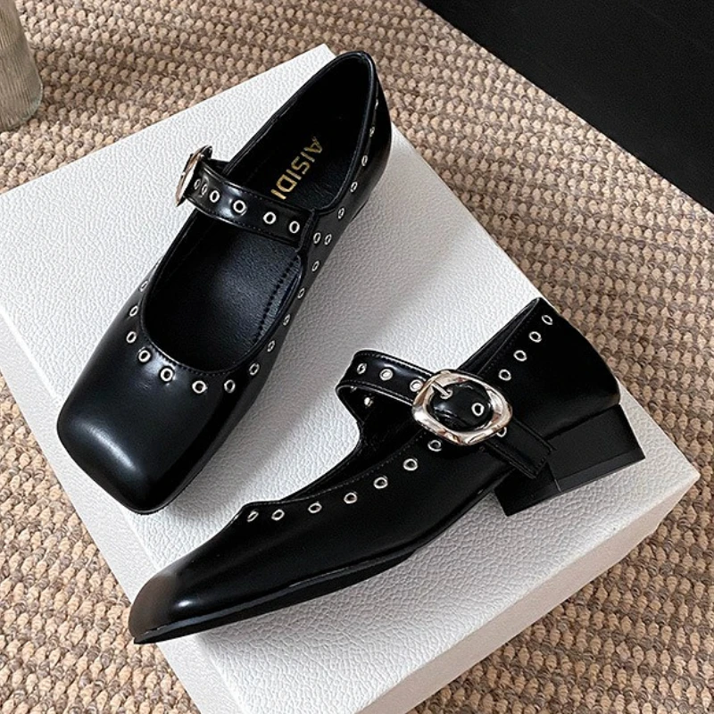 Retro Perçin Düşük Topuk Mary  - Women'S Fashion Brand Shoes incelemesi ve fiyatı